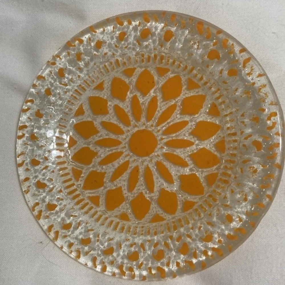 Small glas plates, 4 inches diameter. Unique! Rare! One is orange, one yellow.